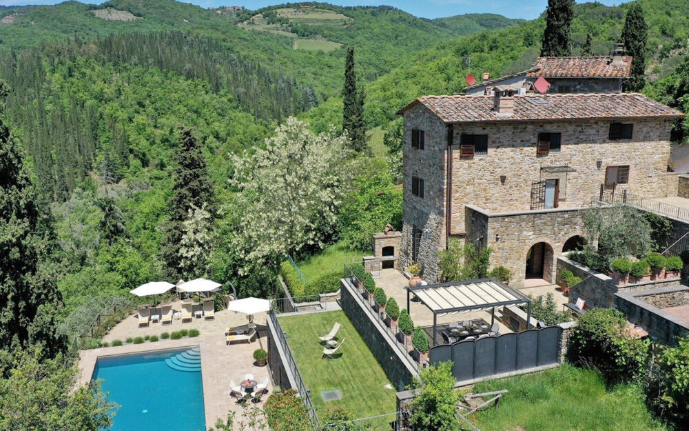 SUPERB 3 BDR FARMHOUSE,  INFINITY SWIMMING POOL, PANORAMIC VIEWS, GAIOLE IN CHIANTI, SIENA, TUSCANY