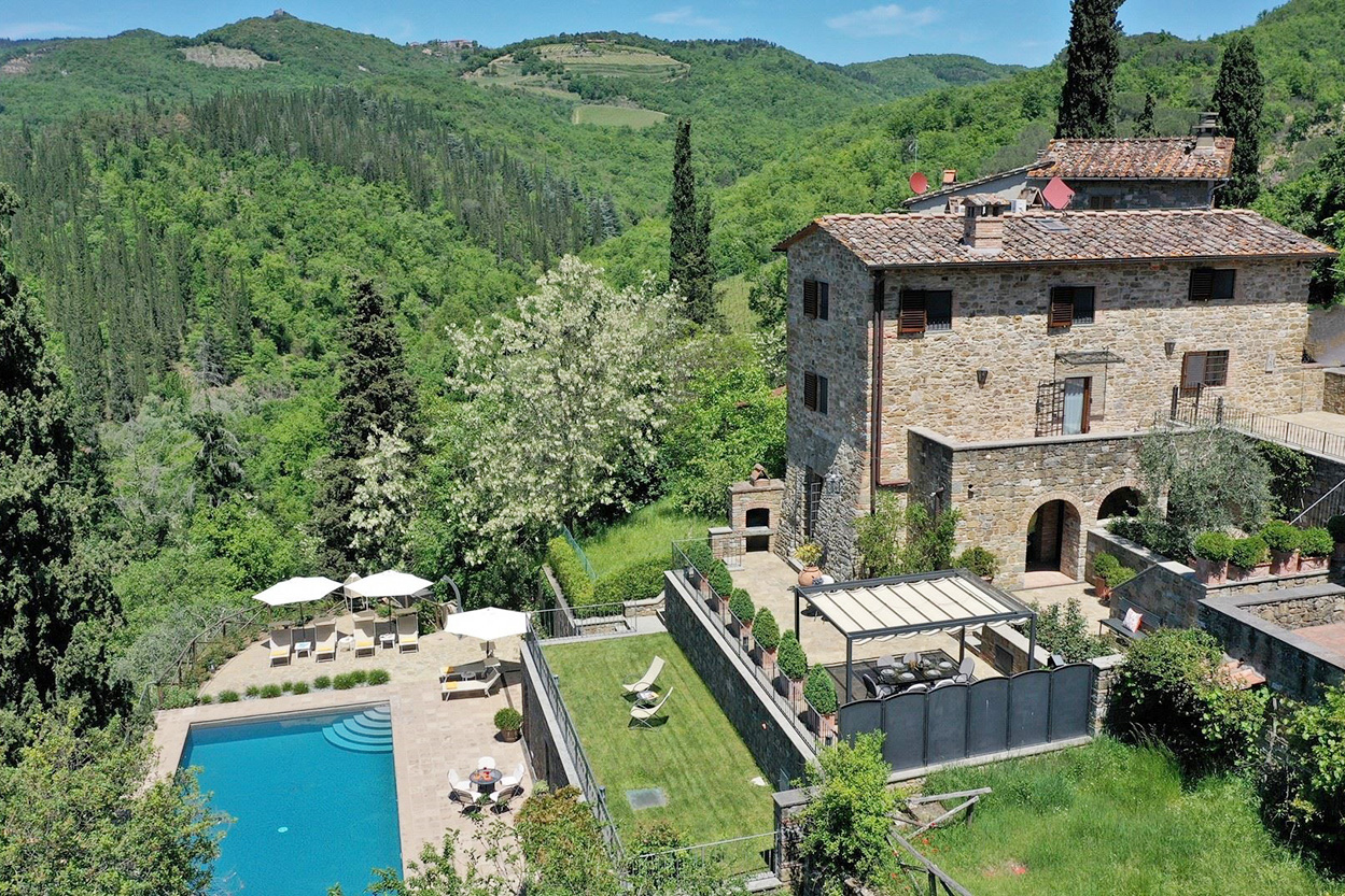 SUPERB 3 BDR FARMHOUSE,  INFINITY SWIMMING POOL, PANORAMIC VIEWS, GAIOLE IN CHIANTI, SIENA, TUSCANY