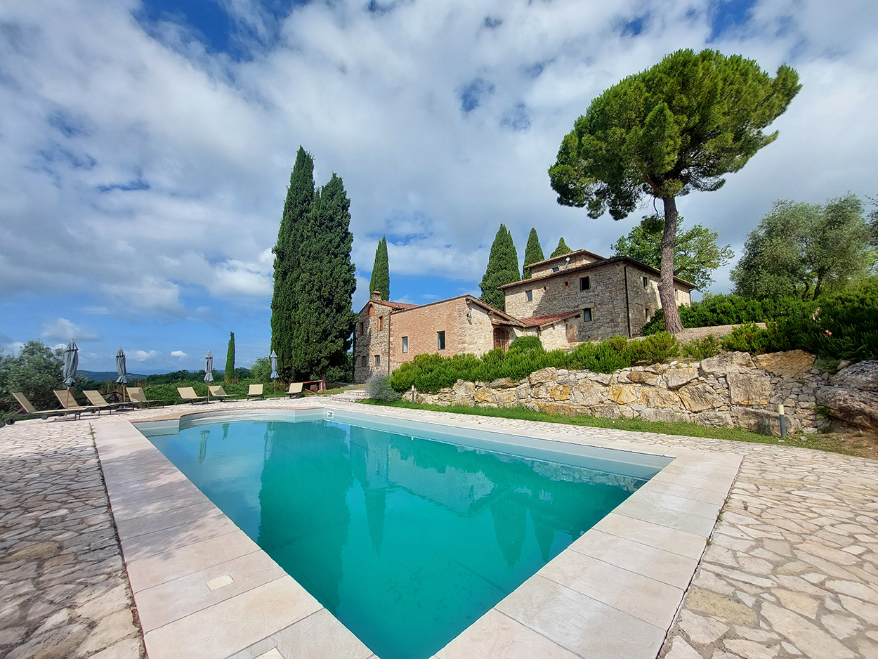 CHARMING 8 BDR FARMHOUSE WITH POOL, OLIVE GROVE, GAIOLE IN CHIANTI, SIENA, TUSCANY