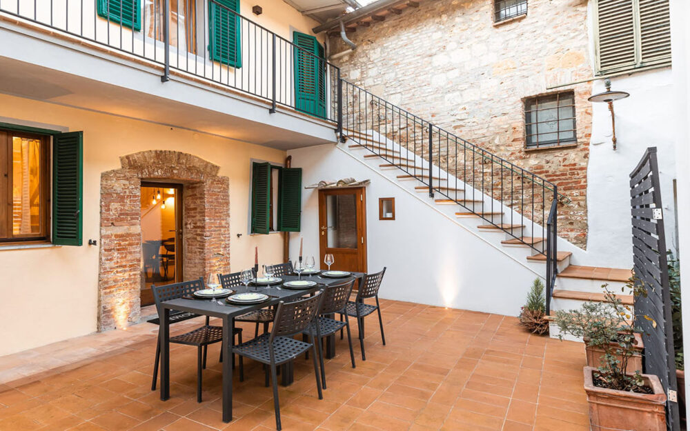 STUNNING 2 BDR TOWNHOUSE IN HISTORIC CENTRE OF MONTEPULCIANO, SIENA, TUSCANY