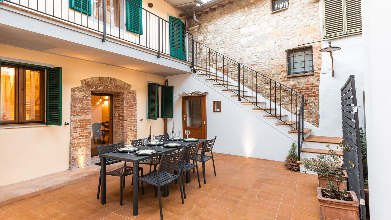 STUNNING 2 BDR TOWNHOUSE IN HISTORIC CENTRE OF MONTEPULCIANO, SIENA, TUSCANY