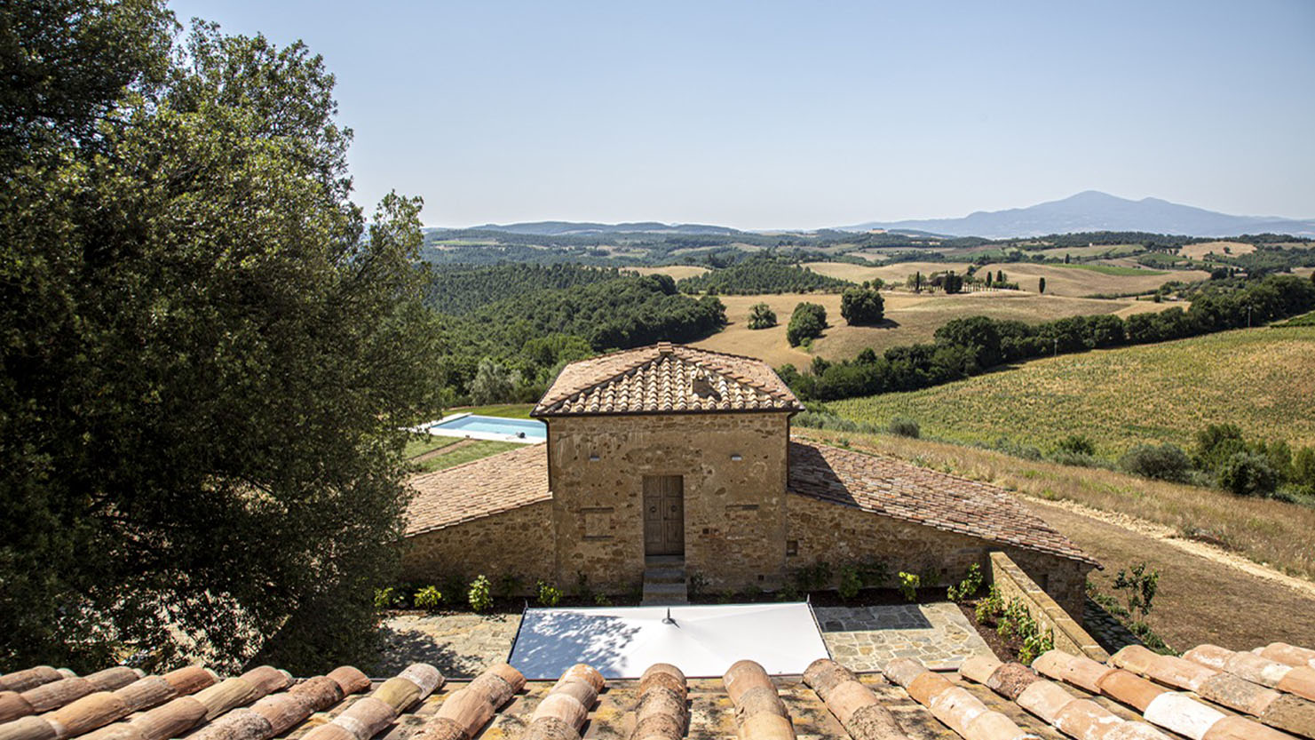 BEAUTIFUL 6 BDR FARMHOUSE, INFINITY POOL, PANORAMIC VIEWS, MONTEFOLLONICO, VAL D’ORCIA, SIENA, TUSCANY